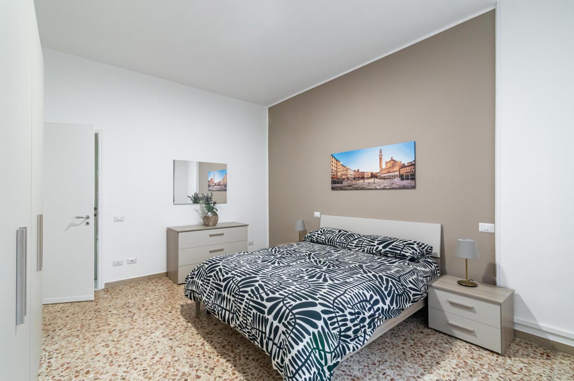 Roomy Close To Center! Apartment *