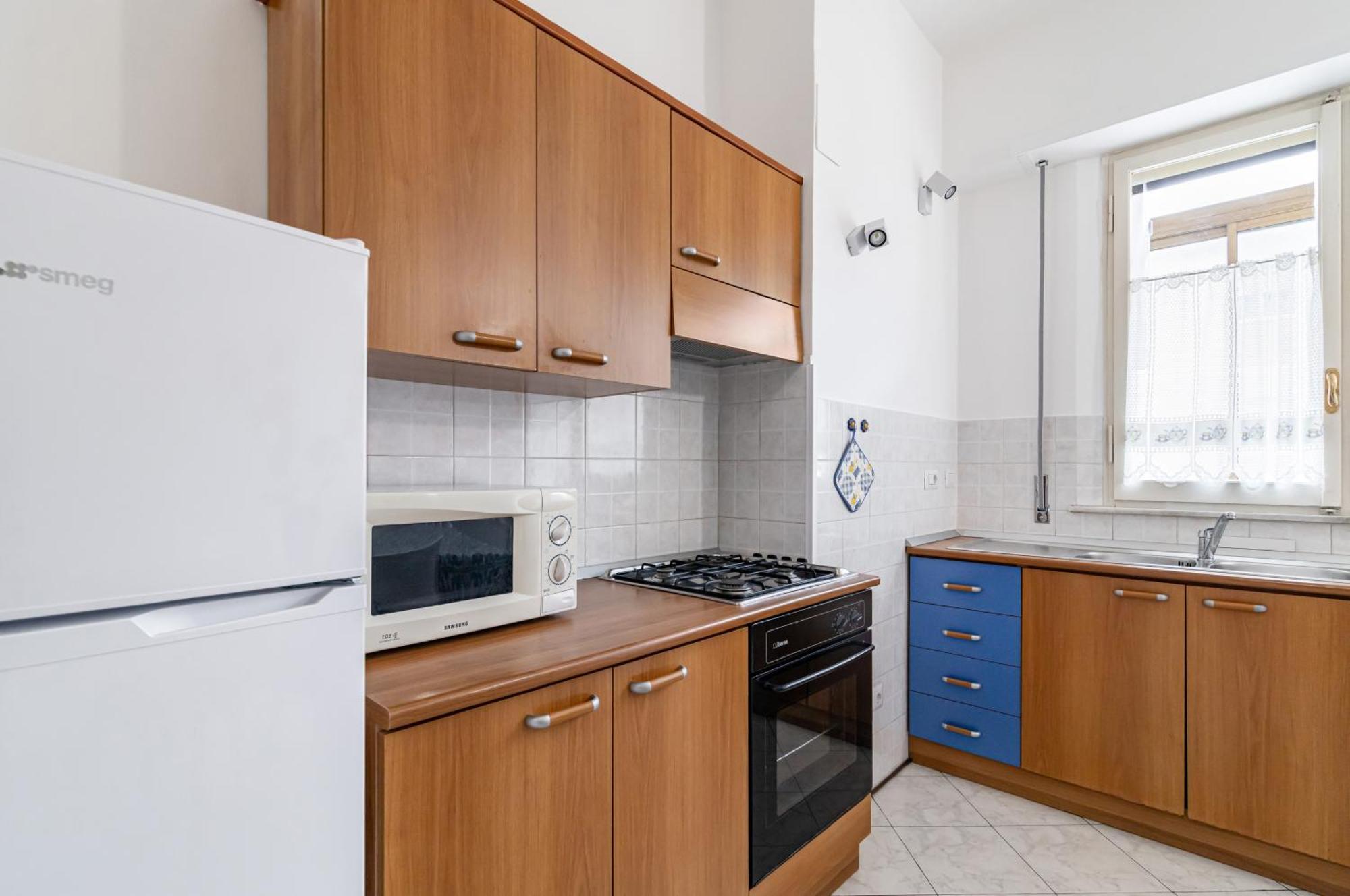 Roomy Close To Center! Apartment *